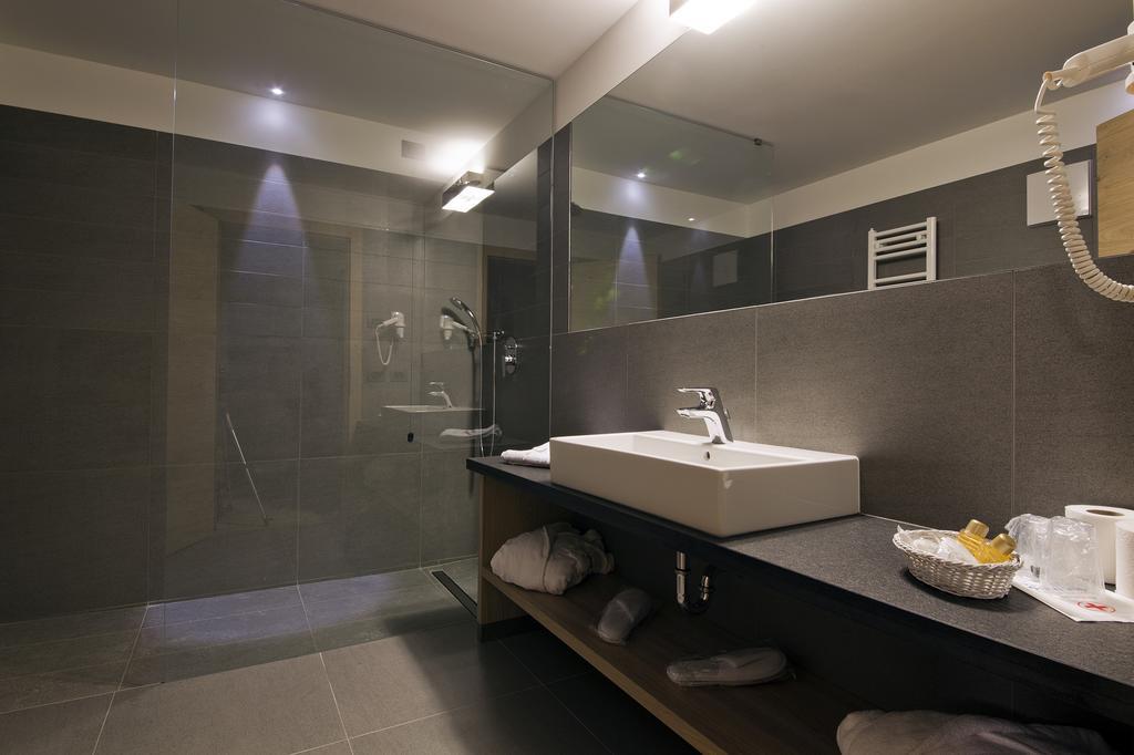 Design & Suite Hotel Ciarnadoi Виго-ди-Фасса Номер фото